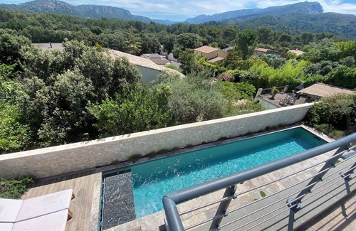 Saint-Marc-Jaumegarde House | Maison Dans Hameau au Pied de Sainte Victoire Vue Exceptionnelle Piscine Jacuzzi