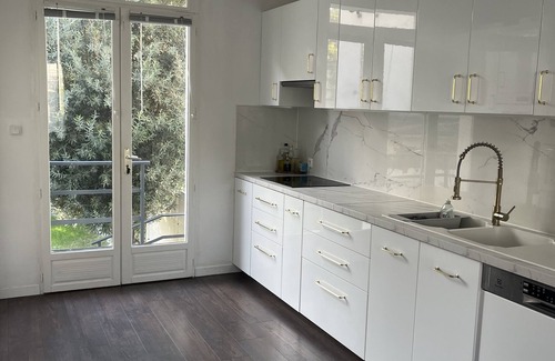 Vitry-sur-Seine House | Maison de 200m2 Avec Jardin et Piscine à la Porte de Paris