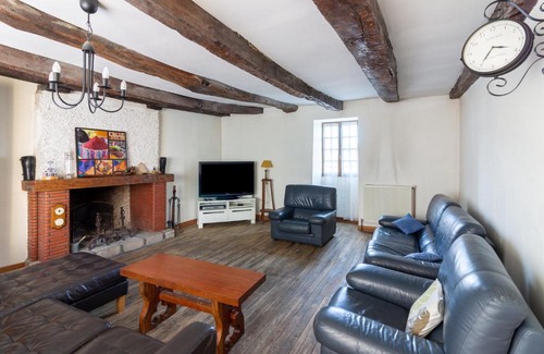 Treignac House | Maison de 4 chambres avec jardin amenage et wifi a Treignac