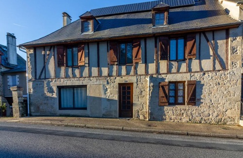 Treignac House | Maison de 4 chambres avec jardin amenage et wifi a Treignac
