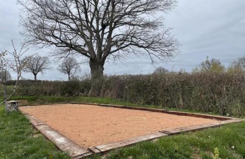 Bourbon-l'Archambault House | Maison de charme avec jardin et animaux admis à Bourbon-l'Archambault - FR-1-489-293