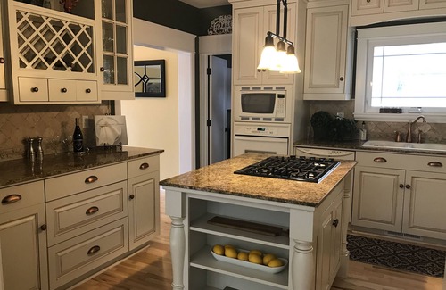 Garden District House | Maison De Fleur - Large, Fully Remodeled Victorian Home Steps from Sherman Ave.