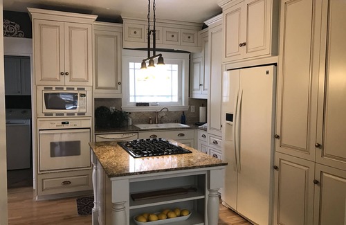 Garden District House | Maison De Fleur - Large, Fully Remodeled Victorian Home Steps from Sherman Ave.