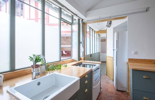 Le Celle-Saint-Cloud Apartment | Maison de Ville Calme au Proche Versailles