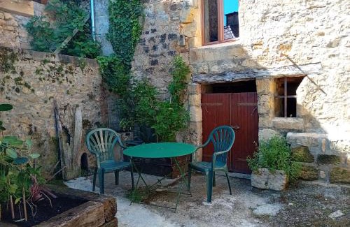 Domme House | Maison de la Ruelle au cœur de la Bastide de Domme avec cour terrasse