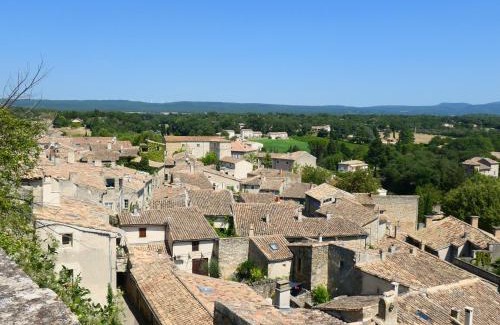 Venterol House | Maison de Vacances Provençale " Les Volets Vert "