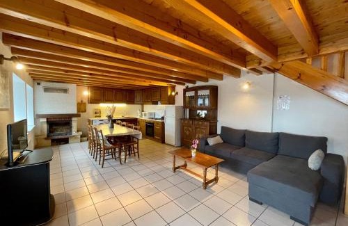Saint-Pierre-du-Champ House | Maison de Village Indépendante avec Cour Fermée et Garage - Proche Sites Médievaux et Nature - FR-1-582-61