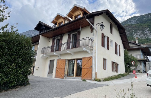 Veyrier-du-Lac House | Maison de village vue lac