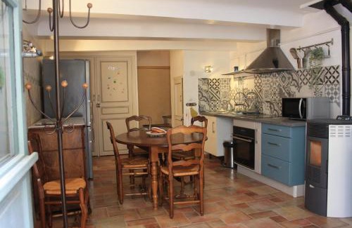 Quinson House | Maison de village centre Quinson
