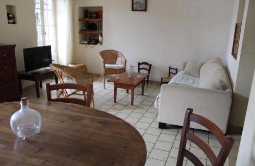 Entrechaux House | Maison de Village