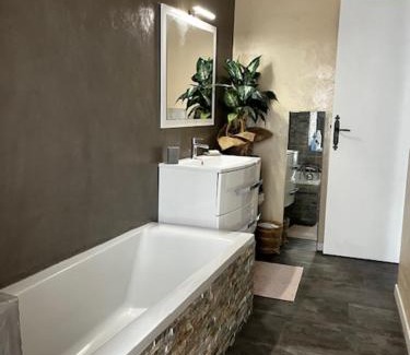 Gemenos Apartment | Maison de Village