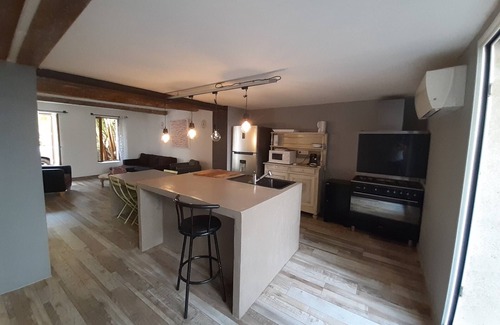 Salles-d'Aude House | Maison de Village , Piscine Dans Cuve à vin , 10 min de la mer