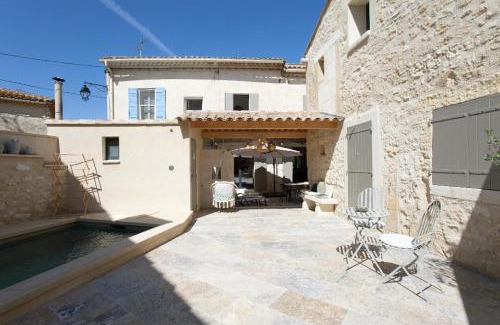 Fontvieille House | Maison de village provencal avec piscine