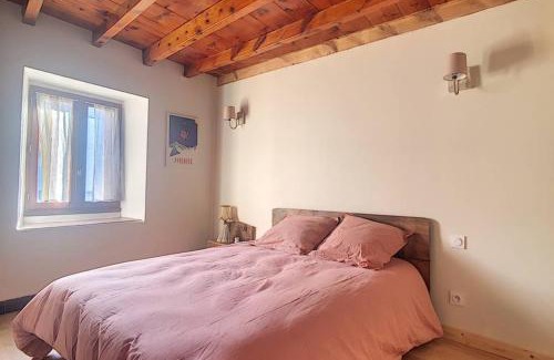 Matemale House | Maison de village spacieuse au calme