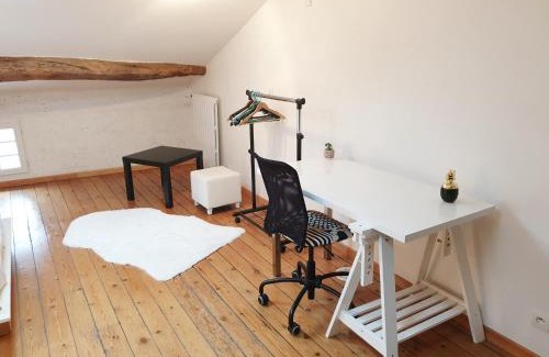 Angouleme House | Maison de ville confortable avec cour interieure