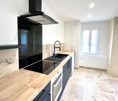 Bagnols-sur-Ceze Apartment | Maison de ville renové