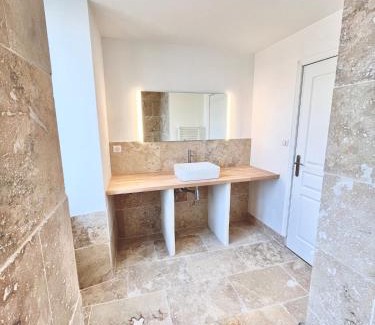 Bagnols-sur-Ceze Apartment | Maison de ville renové