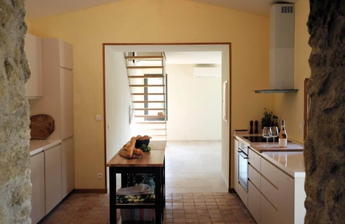 Lauris House | Maison des Vignes: Swimming pool and charm in Lauris