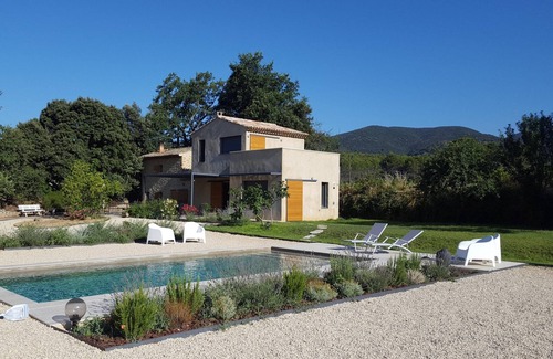 Lauris House | Maison des Vignes: Swimming pool and charm in Lauris