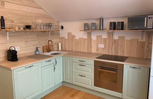 Le Pin Apartment | Maison du Bonheur, gîte Les Collines