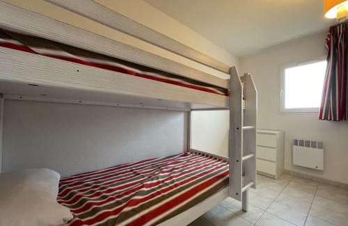 Salavas House | Maison Duplex avec Piscines à Salavas - 6 Personnes, Animaux Admis, Parking, Terrasse et WiFi - FR-1-382-136