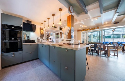 Montfarville House | Maison en Pierre, Piscine et Jardin Proche mer