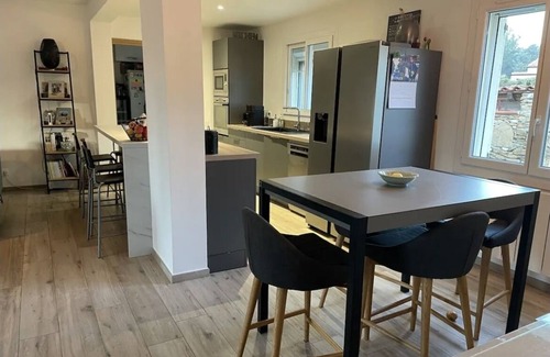 Gemenos House | Maison Familiale Avec Jardin et Piscine à Proximité de Marseille et Cassis
