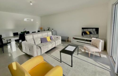 Brem Sur Mer House | Maison familiale récente avec jardin, plage et commerces à pied, 6 couchages, WIFI, parking privatif - FR-1-231-297
