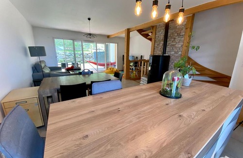 Publier House | Maison familiale vue lac avec jardin - à 10mn du lac et stations de ski