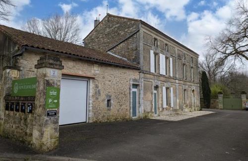 Saint-Yrieix-sur-Charente House | Maison spacieuse avec terrasse, proche CNDBI, idéale pour familles et événements, animaux acceptés. - FR-1-653-249