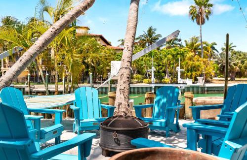 Key Colony Beach House | Maison Grand Blue Arenas with Minigolf Canal and Game Room