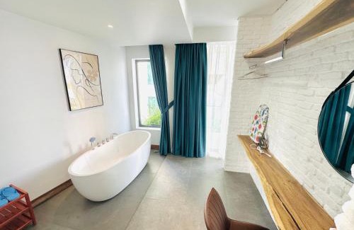 Mang Yang Apartment | Maison Honeymoon Sweet l River View l Bathtub l Balcony