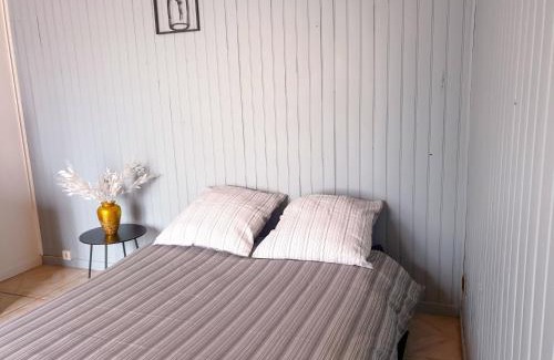 Stains Apartment | Maison hyper calme proche RER, à 2 arrêts du Stade de France, 25min Paris centre, proche, Disney, Astérix, CDG