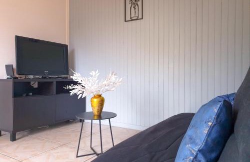 Stains Apartment | Maison hyper calme proche RER, à 2 arrêts du Stade de France, 25min Paris centre, proche, Disney, Astérix, CDG