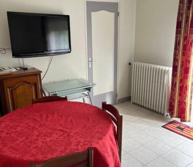 Chelles House | Maison Indépendante CHELLES , Paris Disney Proche JO 2024 Vaires sur Marne est a 10 minutes de Chelles des épreuves Olympique de canoé kayac 2 chambres