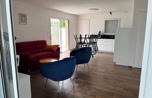 Aouste-sur-Sye House | Maison Individuelle Avec Piscine Intérieure Privative Avec Jardin et Parking