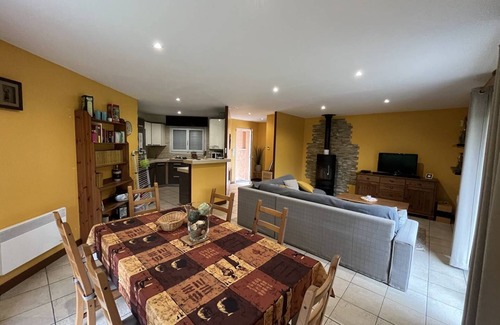 Messanges House | Maison Individuelle Située Dans un Quartier Résidentiel