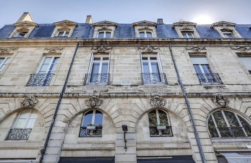Bordeaux City Centre Apartment | Maison Ingwë - Appartment for 6 in Place Gambetta