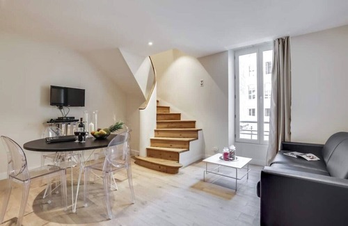 Bordeaux City Centre Apartment | Maison Ingwë - Appartment for 6 in Place Gambetta