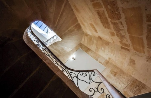 Bordeaux City Centre Apartment | Maison Ingwë - Appartment for 6 in Place Gambetta
