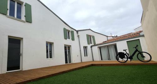 La Rochelle Villa | Maison Jade, Wifi, Terrasse, Barbecue, 10 couchages