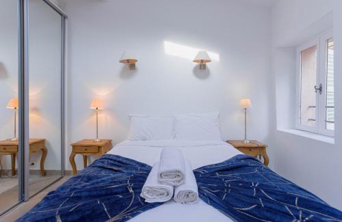 Le Suquet Apartment | Maison Julia- Triplex avec rooftop terrasse vue sur mer et cathédrale, 10 mins à pieds du palais et plages