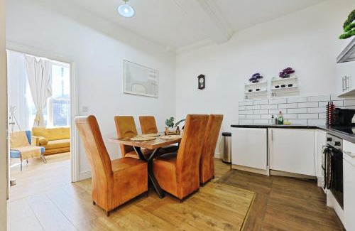 Fulham Apartment | Maison Lilliè With AC - NEW