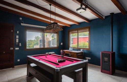 El Rosario Ski Chalet | Maison Mialon: country house amidst of nature