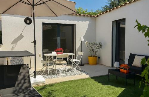 Venelles House | Maison moderne jardin piscine et parking prives, près d'Aix Centre