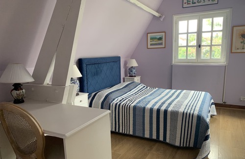 Clamart House | Maison Normande à 7 mn en Train de Paris, 6 Couchages, au Calme, Proche RER C