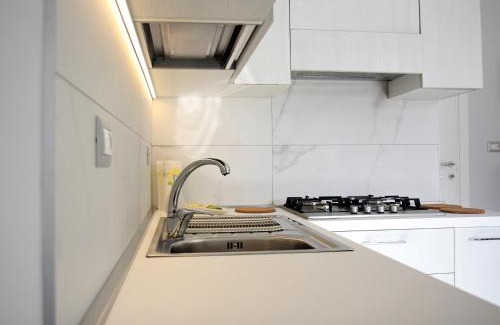 Borghetto Santo Spirito Apartment | Maison Olga - Incantevole Nuovo Trilocale Vista Montagna-Mare con parcheggio