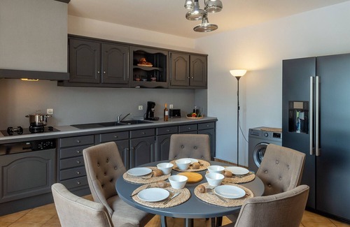 Montignac House | ★ Maison Périgourdine ★ Piscine chauffée ★ 8 personnes