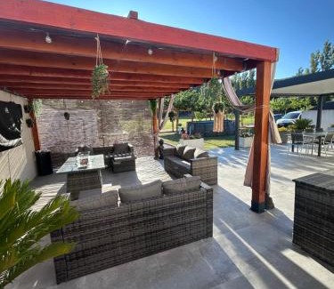 Saint-Mitre-les-Remparts House | Maison proche de la plage