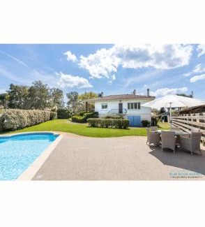 Leon House | Maison Pierre 3 bedroom house with swimming pool